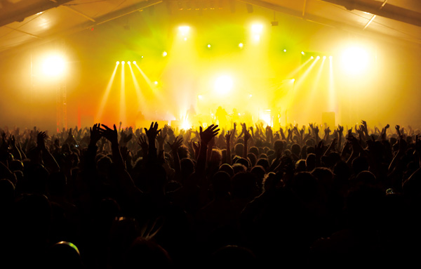 Concert de Kendji pour les enfants de la Maison d'enfants les Écureuils